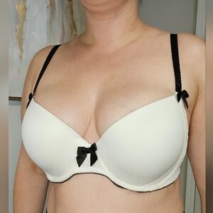 GILLIAN & O'MALLEY IVORY AND BLACK BOXS‎ LACE BRA 38D